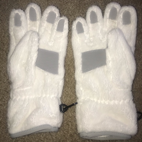 White fuzzy/fluffy Northface women’s jacket - Picture 7 of 8